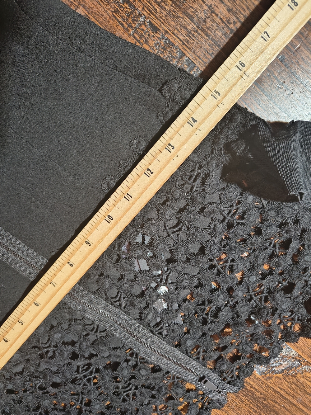 Elie Tahari Black Laced-Yoke Midi Sheath Dress - Picture 11 of 16